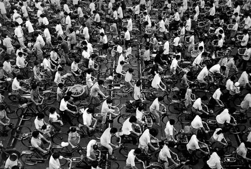 1.上班族自行车车流.jpg