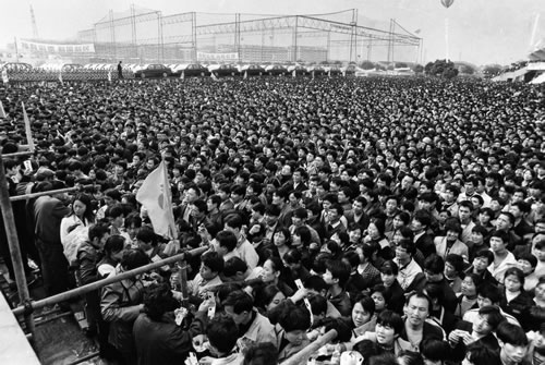 6.即开即奖型福利彩票发售场面.jpg