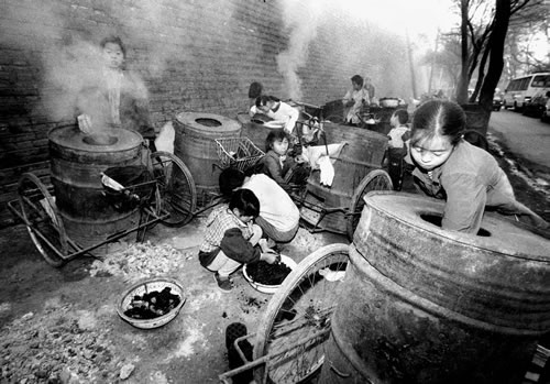 45.辍学少年走街串巷卖烤红薯.jpg