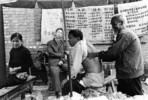 61.街头行医.jpg