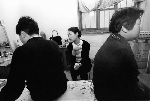 82.27岁的居委会主任为小两口调解纠纷.jpg
