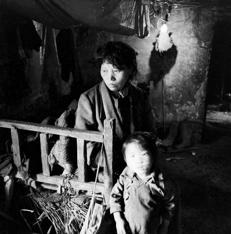 149.云南省威信县双河乡天池村的一贫困户，全年有100元的收入.jpg